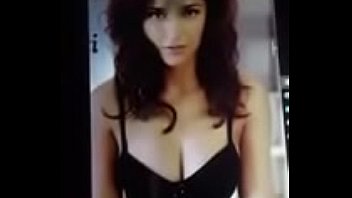 Cumming on shruti hassan